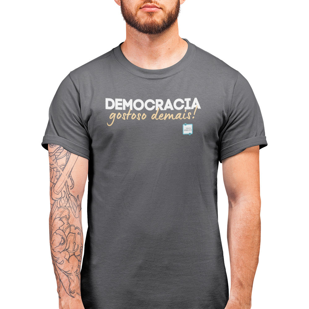 Camiseta Vida de Jornalista - Democracia, Gostoso Demais!